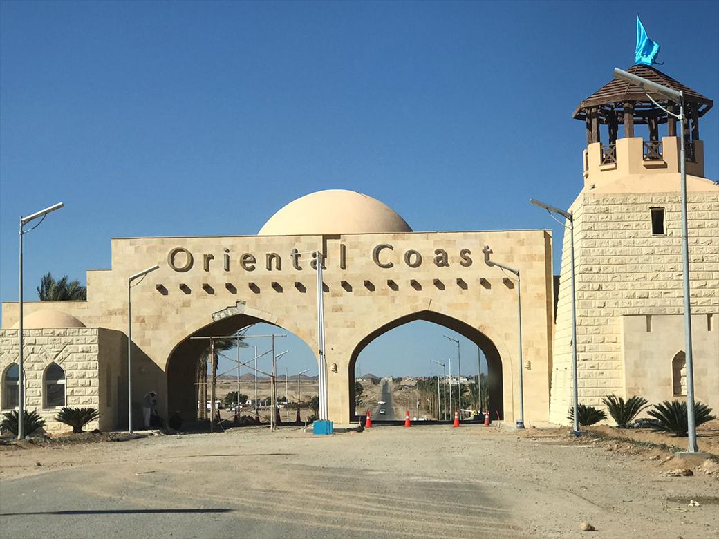 عمود إنارة بالطاقة الشمسية ٣٠/٤٠ واط