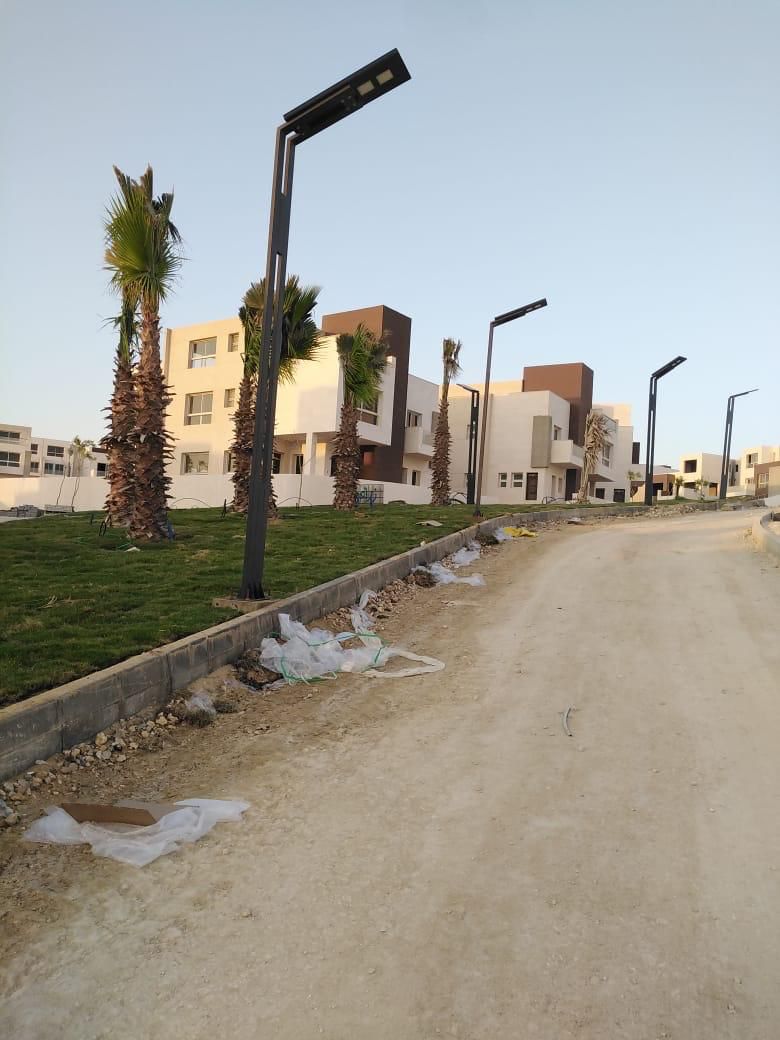عمود إنارة بالطاقة الشمسية ٣٠/٤٠ واط