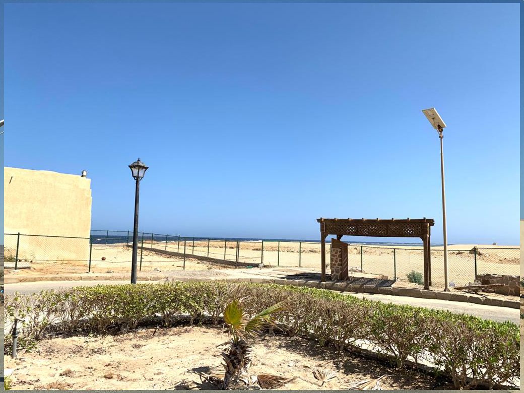 عمود إنارة بالطاقة الشمسية ٣٠/٤٠ واط